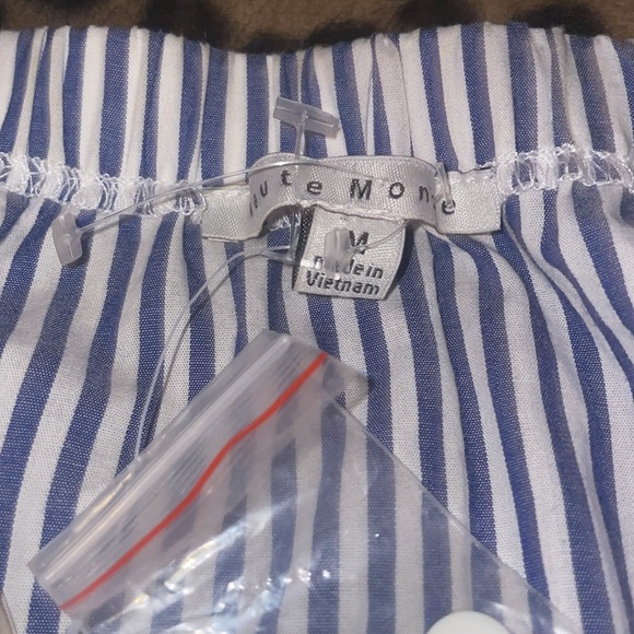 Off-Shoulder Top - Picture 6 of 8